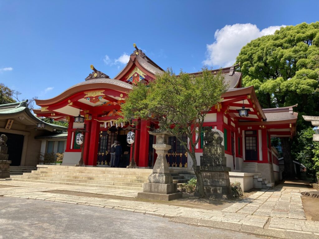 元准勅祭社・東京十社のひとつであり、文治3年（1187）に御創建され、祈願成就の神様。品川神社の様子。